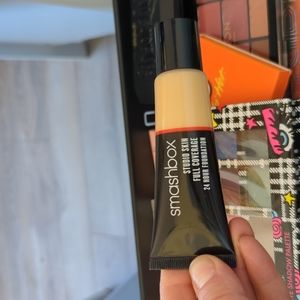 Smashbox studio skin foundation